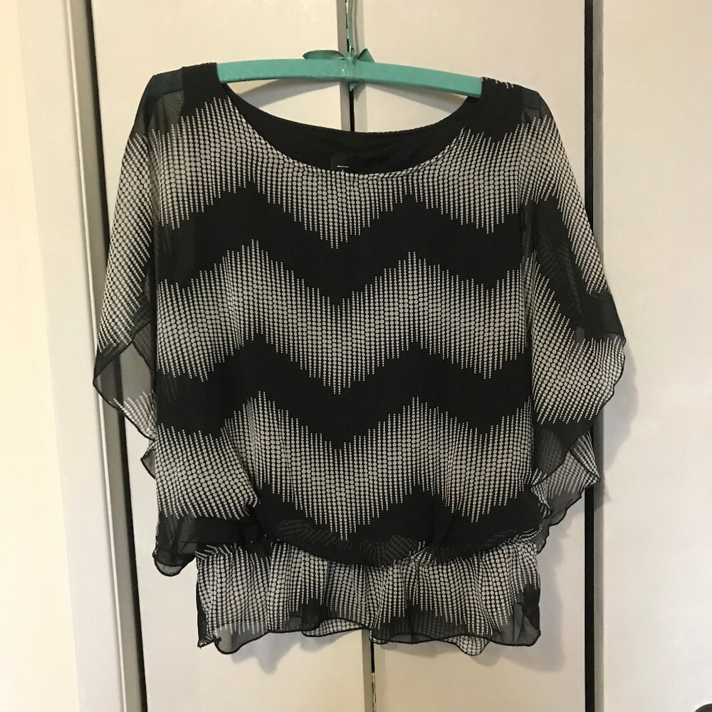 H & M Collection Ladies Light Summer Top Size Large